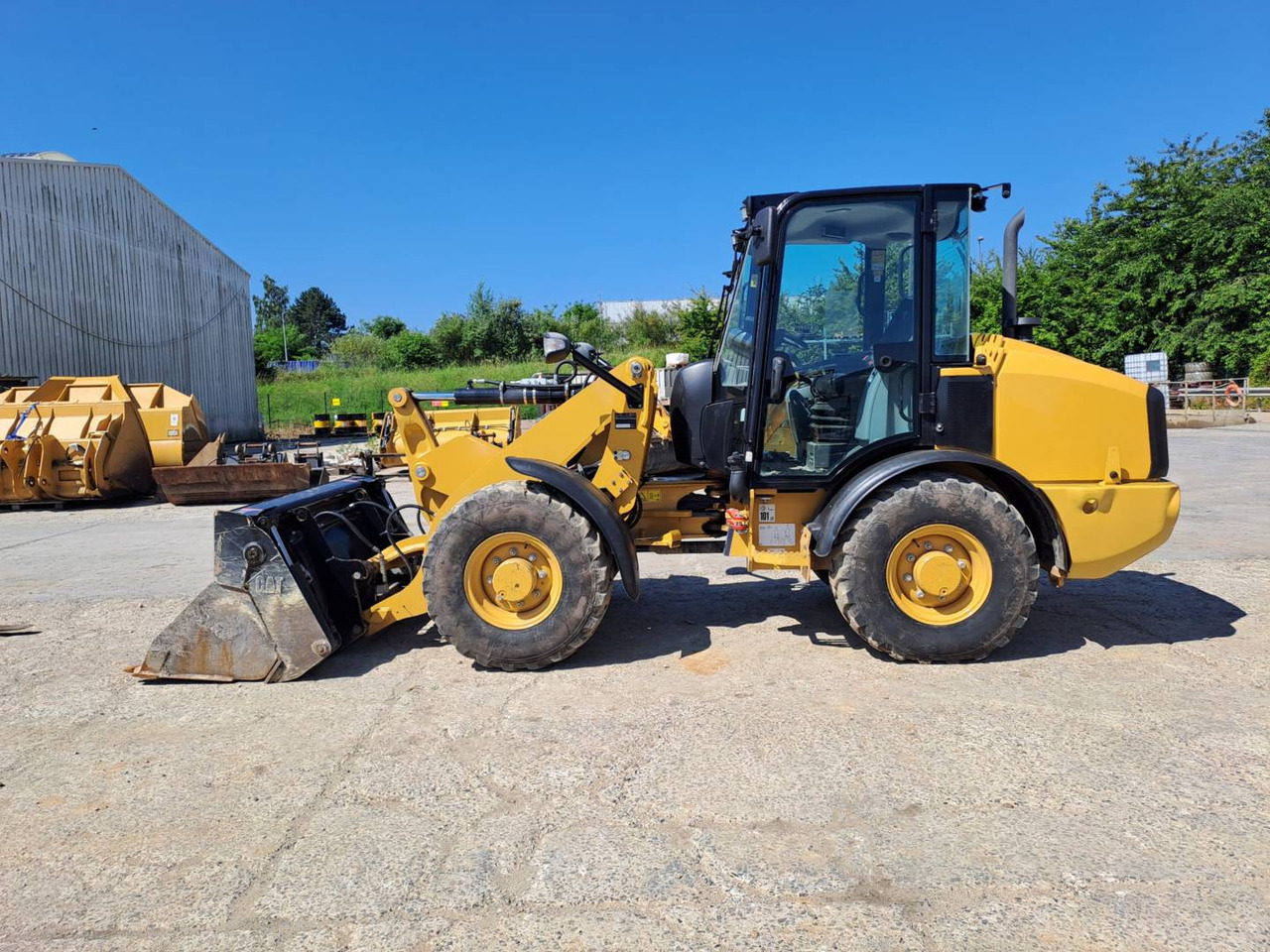 CAT 906M - Wheel loader: picture 1 CAT 906M - Wheel loader: picture 1