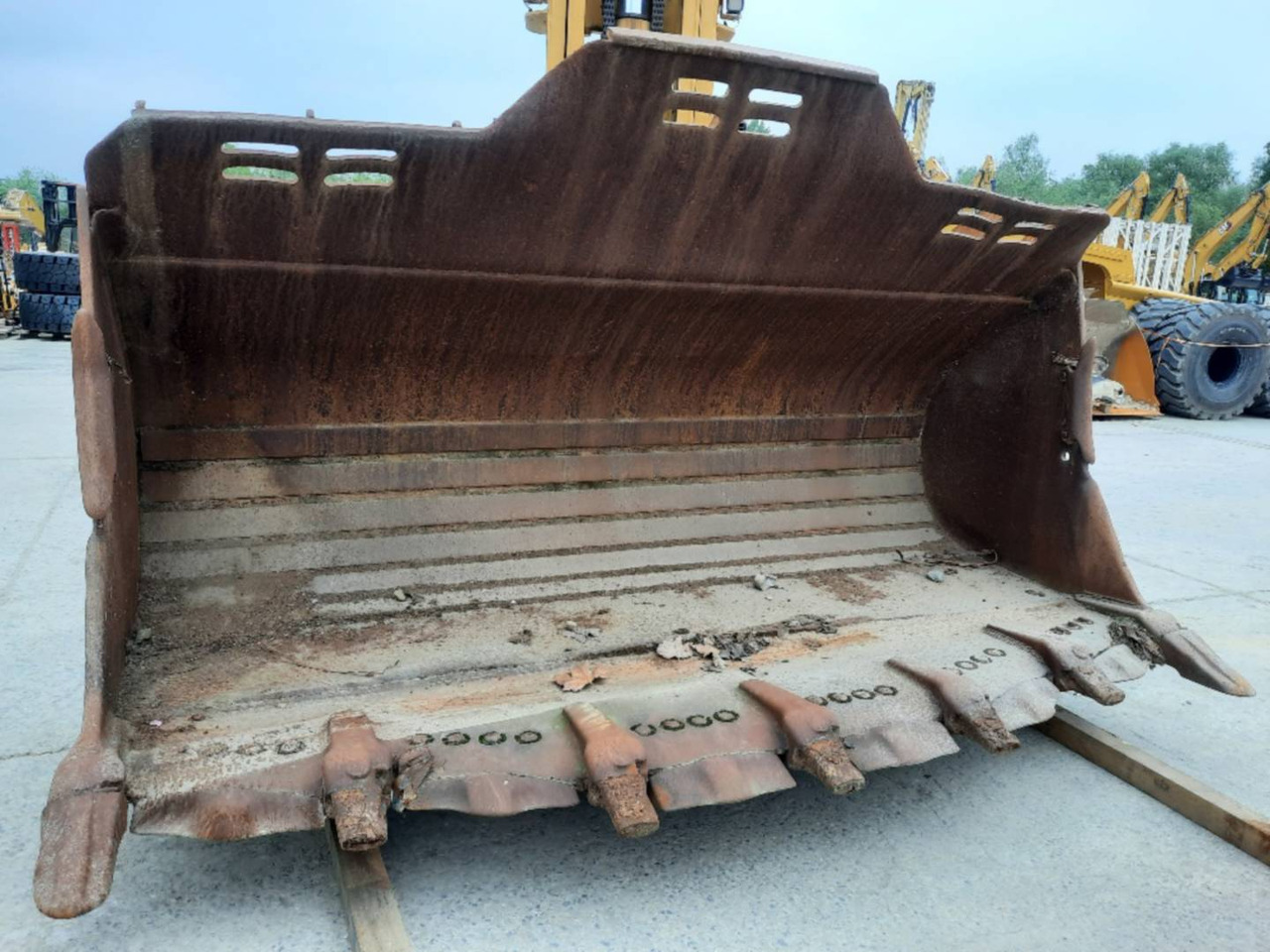 CAT 988 - Bucket: picture 3 CAT 988 - Bucket: picture 3