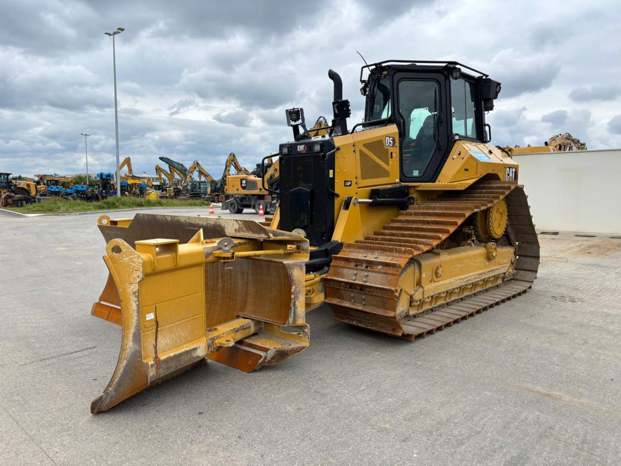 CAT D5 - Bulldozer: picture 2 CAT D5 - Bulldozer: picture 2