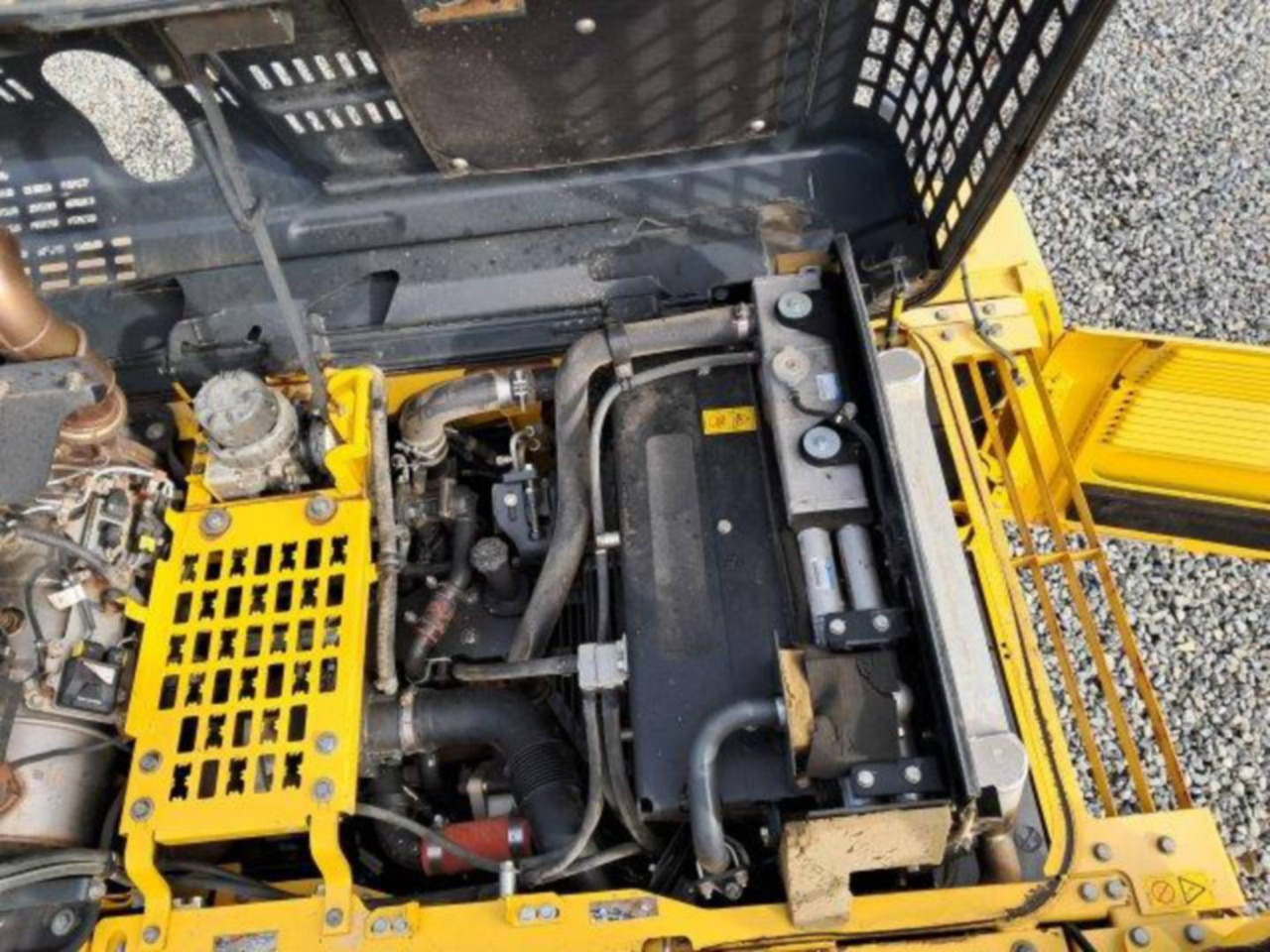 Crawler excavator KOMATSU PC240LC7: picture 8