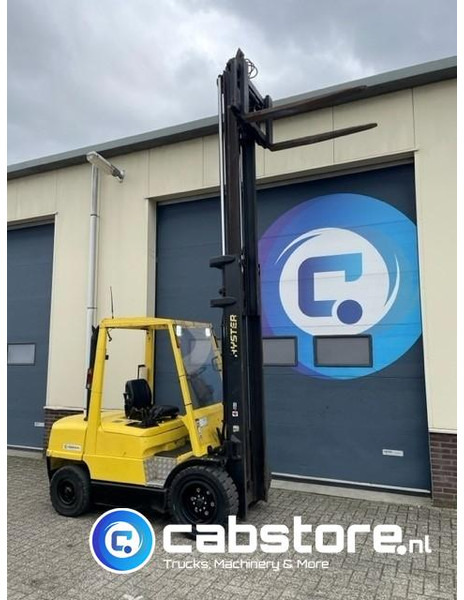 Hyster H3.00XM Heftruck - Forklift - Gabelstapler - Bouwjaar 2001 - Side shifter - Hefhoogte 4770 mm - Diesel forklift: picture 3 Hyster H3.00XM Heftruck - Forklift - Gabelstapler - Bouwjaar 2001 - Side shifter - Hefhoogte 4770 mm - Diesel forklift: picture 3