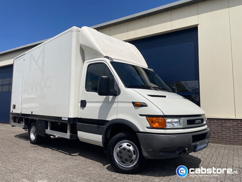 Iveco 40C 40C12 EURO 3 4x2 Bakwagen Euro 3 - Bouwjaar 2003 - APK tot 10-05-2026 -Handgeschakelde versnellingsbak - Box van: picture 1 Iveco 40C 40C12 EURO 3 4x2 Bakwagen Euro 3 - Bouwjaar 2003 - APK tot 10-05-2026 -Handgeschakelde versnellingsbak - Box van: picture 1