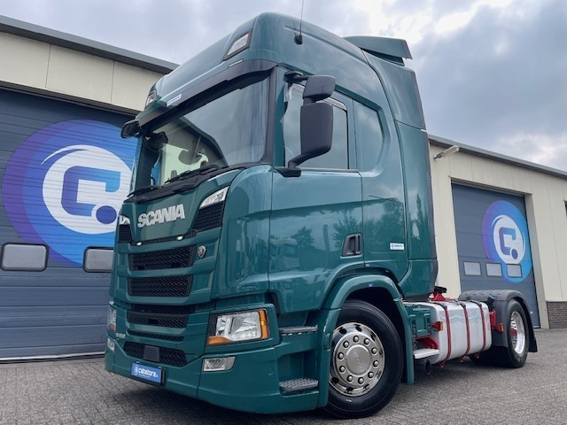 Scania R450 Scania R450 A4X2NA Euro 6 - RETARDER - Highline - Year 2017 - PTO prepared - Km 823.732 - Tractor unit: picture 2 Scania R450 Scania R450 A4X2NA Euro 6 - RETARDER - Highline - Year 2017 - PTO prepared - Km 823.732 - Tractor unit: picture 2