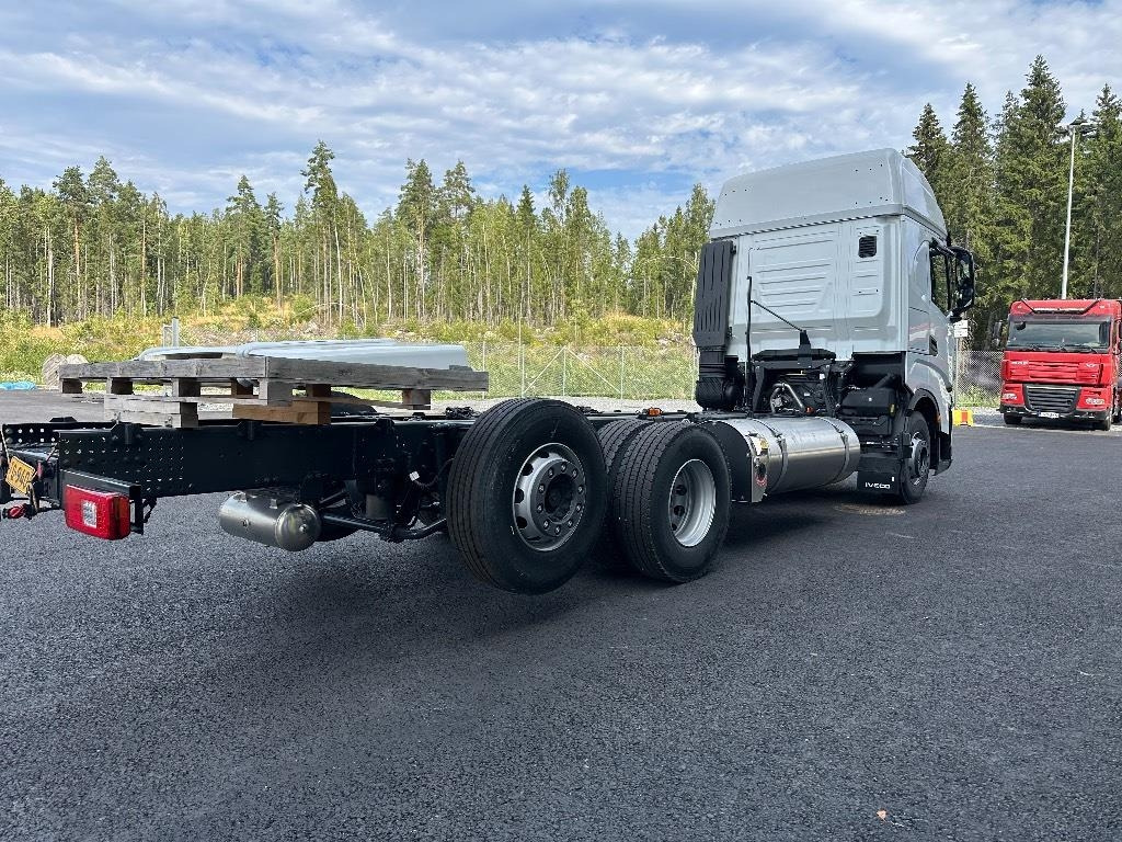 Iveco S-Way AS26S50 NP 2xLNG 6x2*4 - Cab chassis truck: picture 4 Iveco S-Way AS26S50 NP 2xLNG 6x2*4 - Cab chassis truck: picture 4