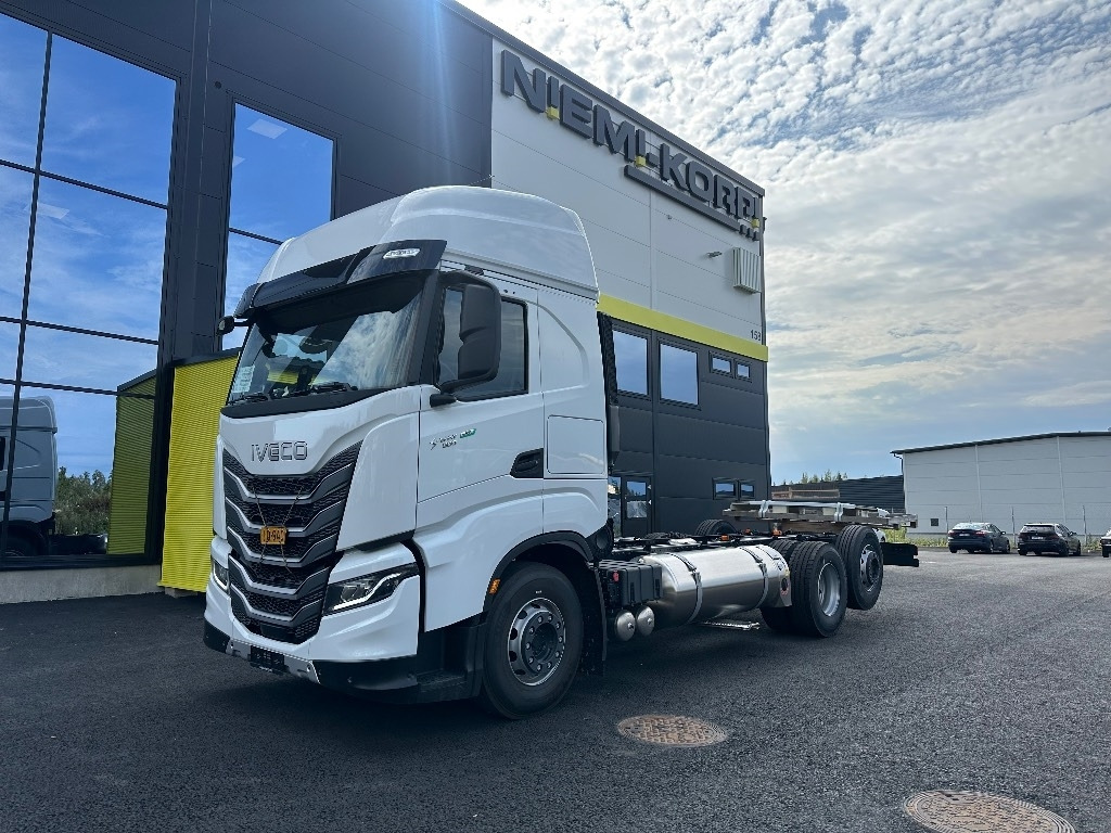Iveco S-Way AS26S50 NP 2xLNG 6x2*4 - Cab chassis truck: picture 1 Iveco S-Way AS26S50 NP 2xLNG 6x2*4 - Cab chassis truck: picture 1