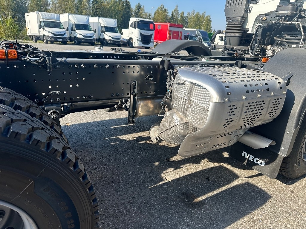 New Cab chassis truck Iveco T-Way 410T510 8x4: picture 9