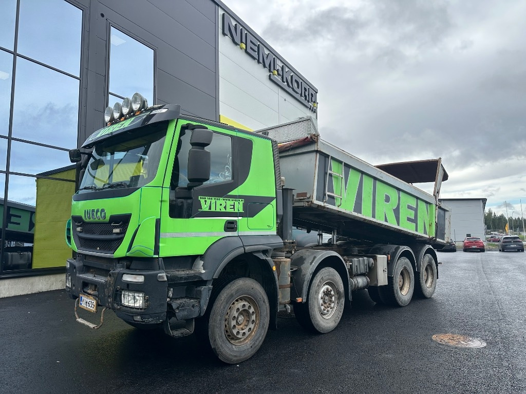 Tipper Iveco Trakker 410T50 8x4: picture 1