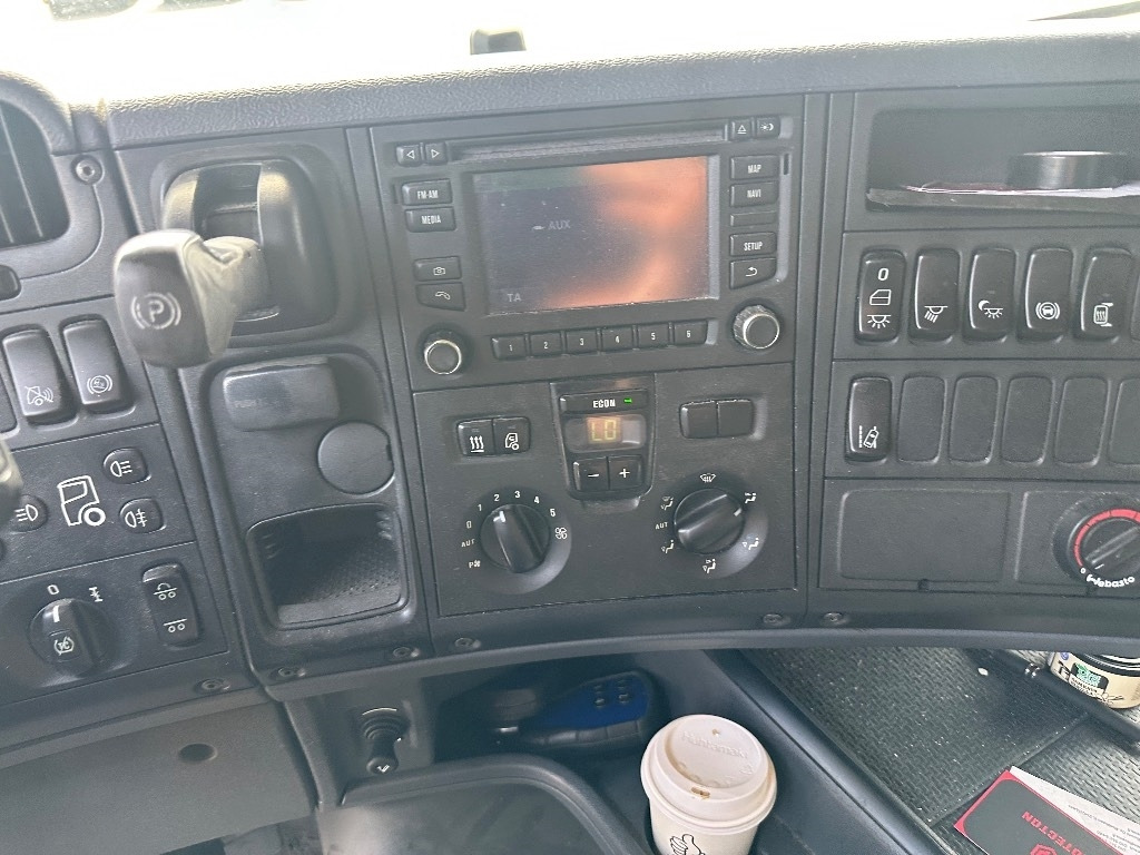 Box truck Scania R 450: picture 17