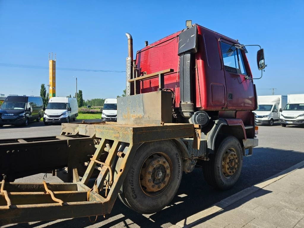 Sisu SM300 8X2 - Log truck: picture 4 Sisu SM300 8X2 - Log truck: picture 4
