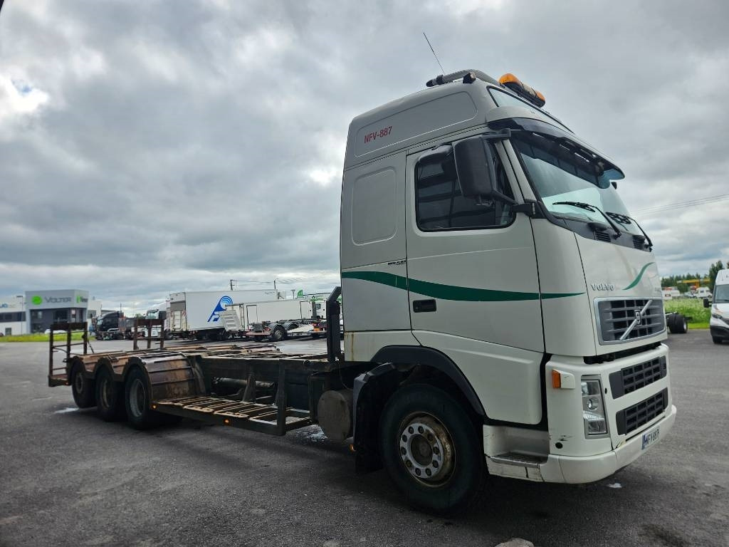 Volvo FH12 8x4 - Log truck: picture 2 Volvo FH12 8x4 - Log truck: picture 2