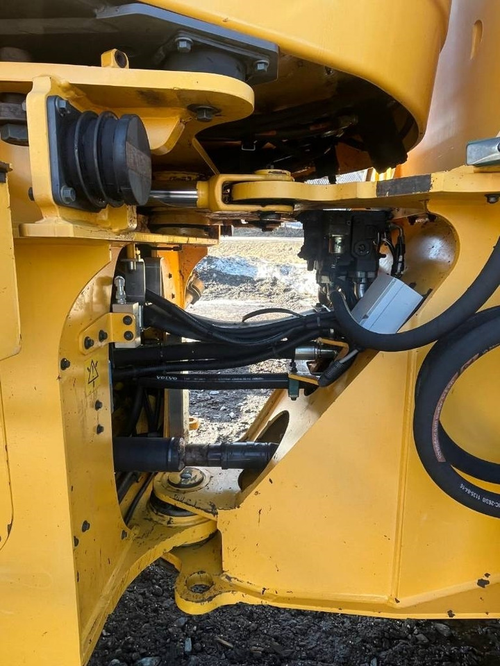 Volvo L 110 F - Wheel loader: picture 5 Volvo L 110 F - Wheel loader: picture 5