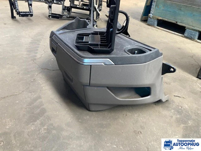 Scania Midterkonsol – Scania 2901429 - Cab and interior for Truck: picture 4 Scania Midterkonsol – Scania 2901429 - Cab and interior for Truck: picture 4