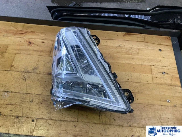 Volvo Headlamp RH – Volvo 24056510 - Electrical system for Truck: picture 1 Volvo Headlamp RH – Volvo 24056510 - Electrical system for Truck: picture 1