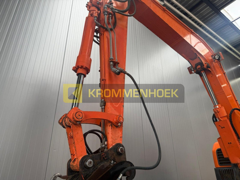 Mini excavator Doosan DX 85R-3: picture 11