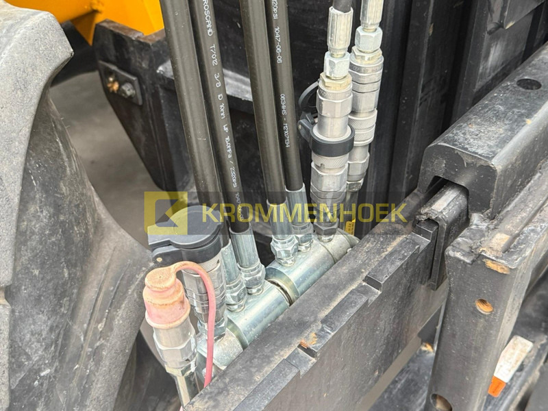 Rough terrain forklift JCB 940: picture 10