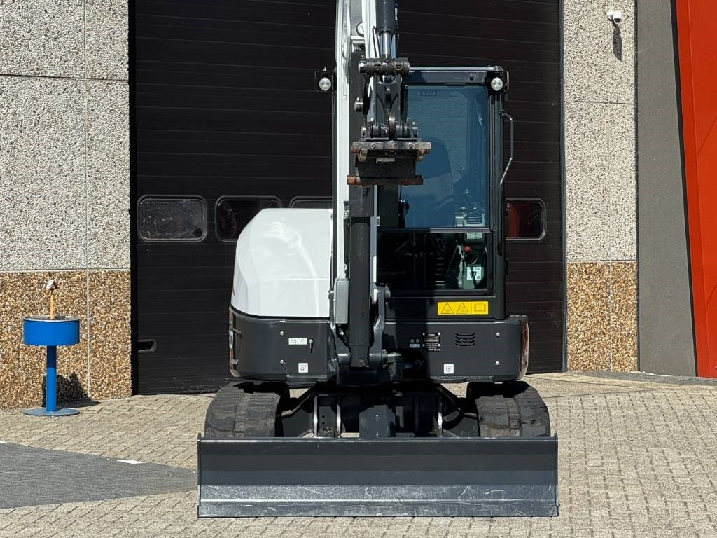 Bobcat E60 R2, 2024, 54 hours!! - Mini excavator: picture 5 Bobcat E60 R2, 2024, 54 hours!! - Mini excavator: picture 5