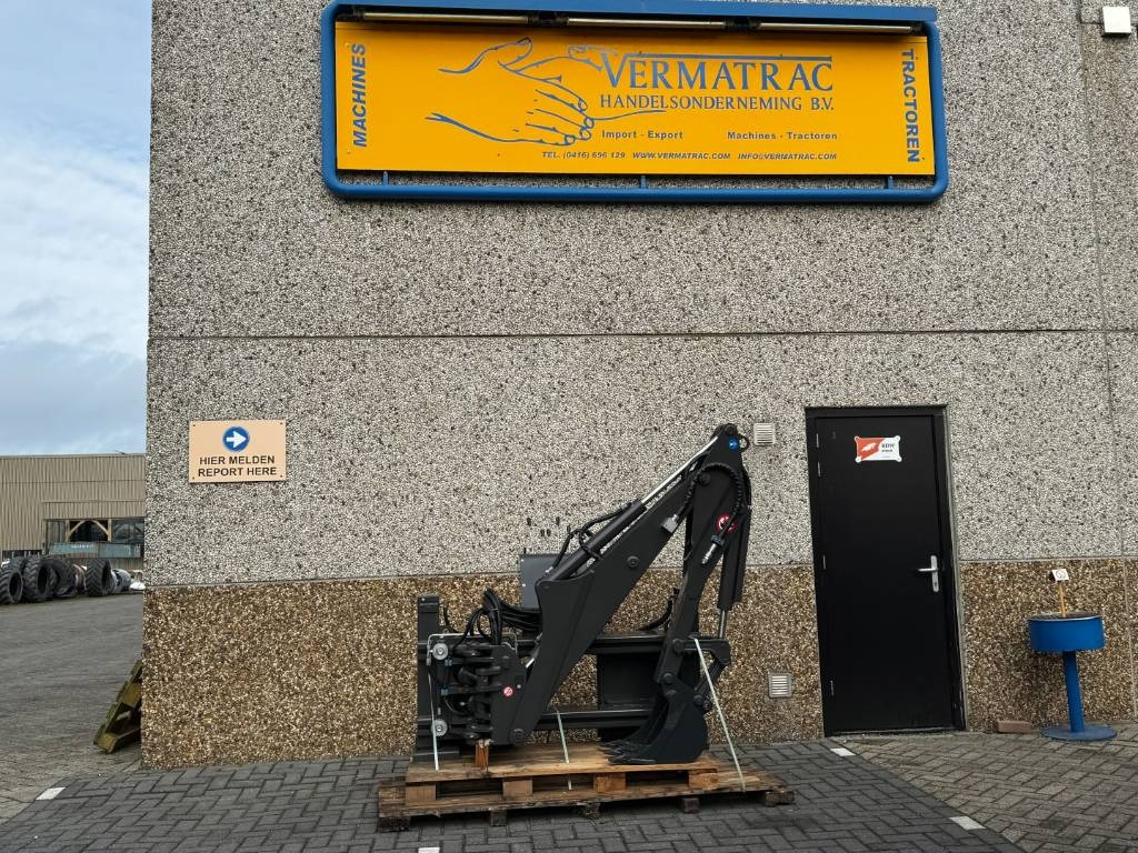 Gehl Skid steer loader – excavator arm – broom – slide - Broom: picture 2 Gehl Skid steer loader – excavator arm – broom – slide - Broom: picture 2