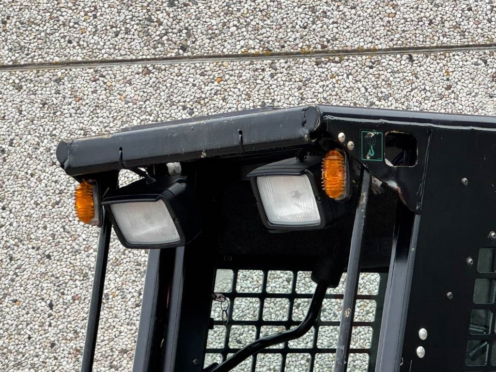 Manitou 850R, 2021, 365 hours! - Skid steer loader: picture 4 Manitou 850R, 2021, 365 hours! - Skid steer loader: picture 4