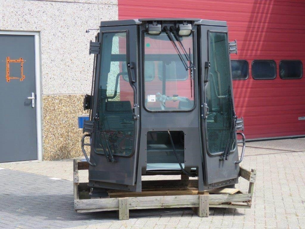 New Holland CE - Cab for Construction machinery: picture 5 New Holland CE - Cab for Construction machinery: picture 5