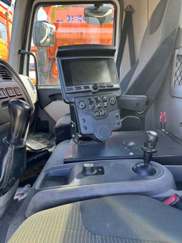 Road sweeper DAF LF180: picture 11