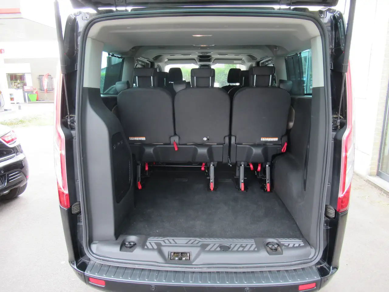 Ford Tourneo Custom 2.0 TDCi L2H1 - Passenger van: picture 5 Ford Tourneo Custom 2.0 TDCi L2H1 - Passenger van: picture 5