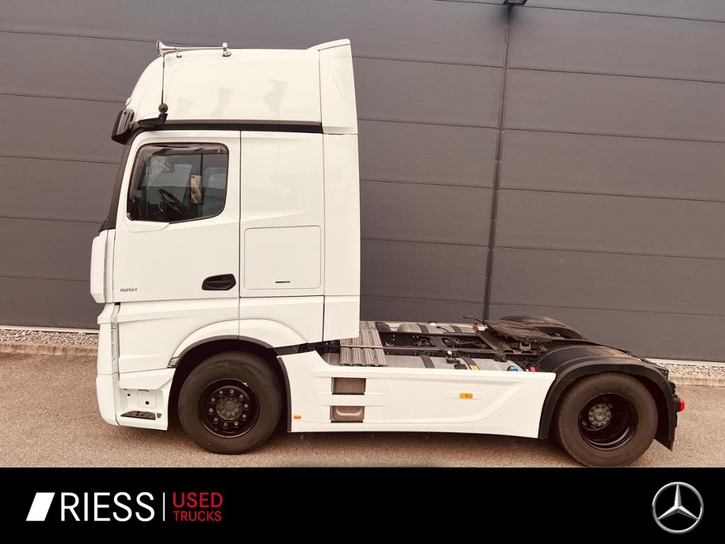 Mercedes-Benz 1851 LS GigaSpace Vollluft BiXenon KlimaA Navi Mercedes-Benz 1851 LS GigaSpace Vollluft BiXenon KlimaA Navi - Tractor unit: picture 1 Mercedes-Benz 1851 LS GigaSpace Vollluft BiXenon KlimaA Navi Mercedes-Benz 1851 LS GigaSpace Vollluft BiXenon KlimaA Navi - Tractor unit: picture 1