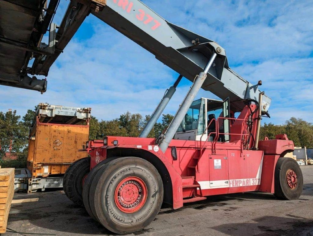 CVS Ferrari F377.5 PB - Reach stacker: picture 1 CVS Ferrari F377.5 PB - Reach stacker: picture 1