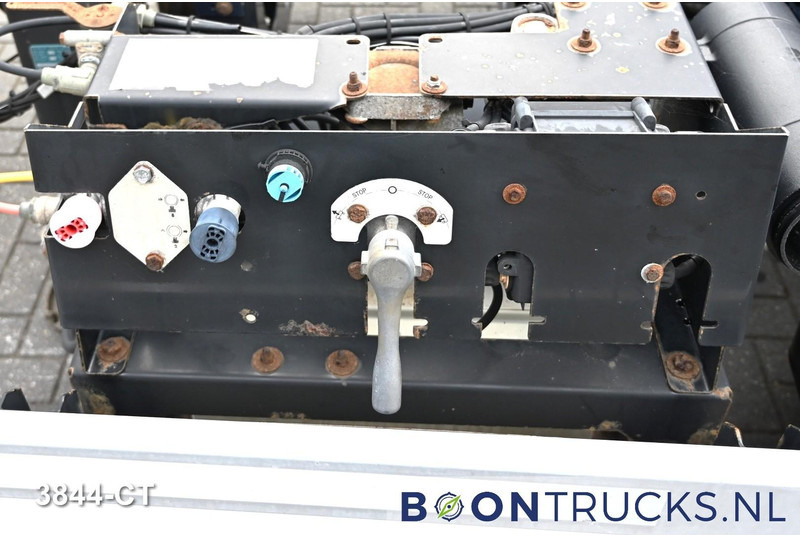 Container transporter/ Swap body semi-trailer D-Tec CT-53-04D COMBITRAILER | 2x20-30-40-45ft HC * 3x LIFT AXLE * 2x STEERING * NL TRAILER * LZV * APK 03-2026: picture 16