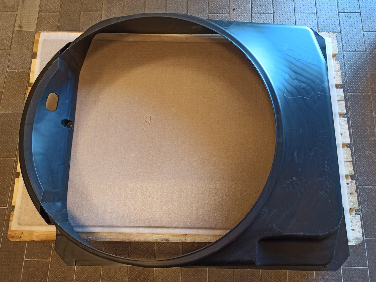 SCANIA FAN SHROUD - 1422501 - Fan for Truck: picture 1 SCANIA FAN SHROUD - 1422501 - Fan for Truck: picture 1