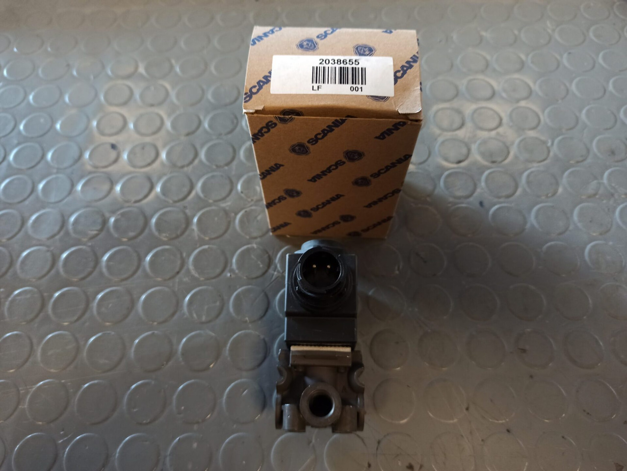 SCANIA SOLENOID VALVE 2038655 - Rear axle for Truck: picture 2 SCANIA SOLENOID VALVE 2038655 - Rear axle for Truck: picture 2