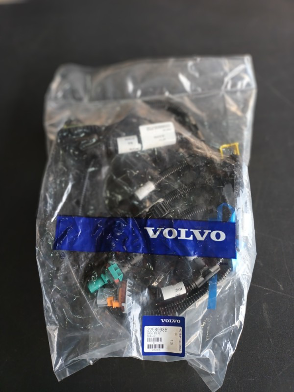 VOLVO WIRES - 22589935 - Cables/ Wire harness for Truck: picture 1 VOLVO WIRES - 22589935 - Cables/ Wire harness for Truck: picture 1