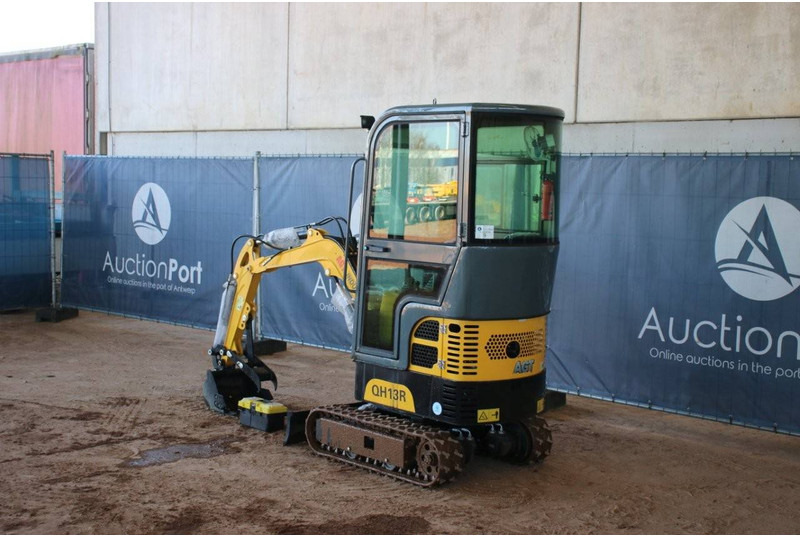 AGT Industrial QH13R - Mini excavator: picture 3 AGT Industrial QH13R - Mini excavator: picture 3