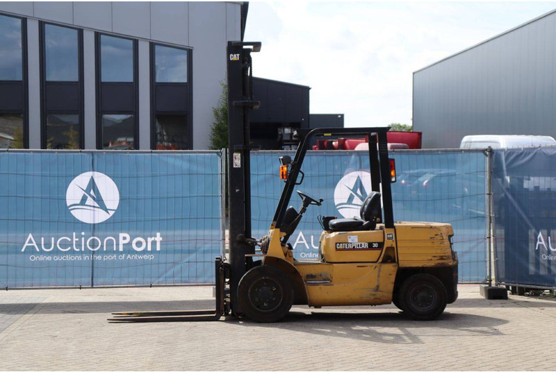 Caterpillar DP30 - Diesel forklift: picture 1 Caterpillar DP30 - Diesel forklift: picture 1