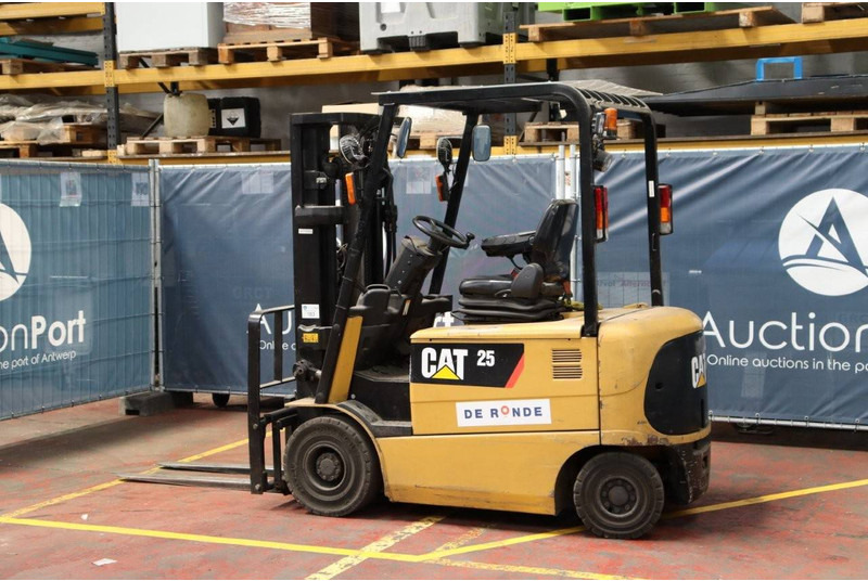 Caterpillar EP25K-PAC - Electric forklift: picture 3 Caterpillar EP25K-PAC - Electric forklift: picture 3
