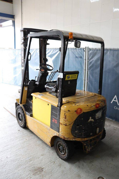 Caterpillar EP25KPAC - Electric forklift: picture 3 Caterpillar EP25KPAC - Electric forklift: picture 3