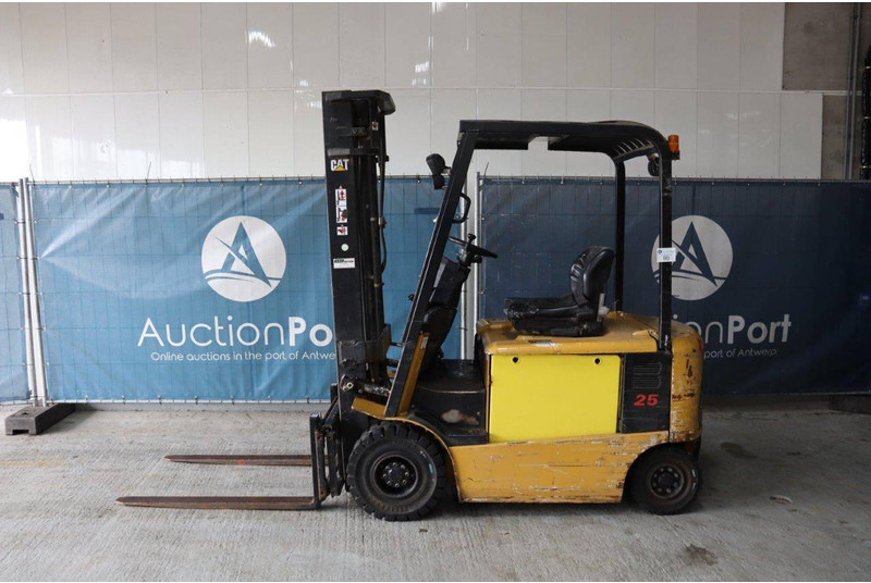Caterpillar EP25KPAC - Electric forklift: picture 2 Caterpillar EP25KPAC - Electric forklift: picture 2