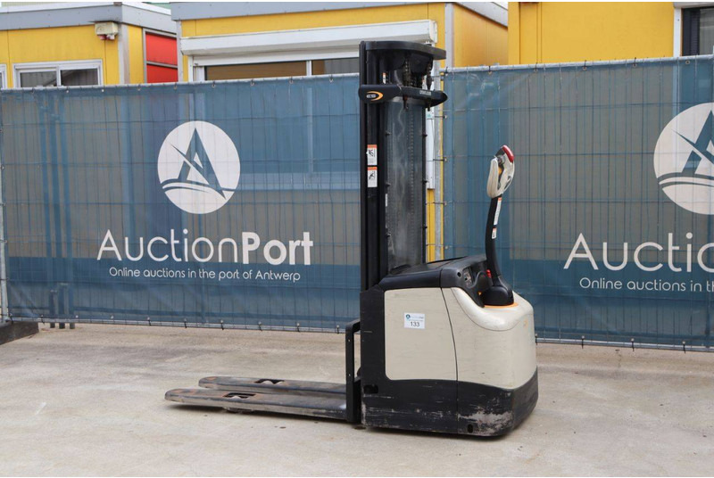 Crown - Stacker: picture 3 Crown - Stacker: picture 3