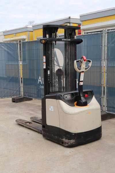 Crown - Stacker: picture 4 Crown - Stacker: picture 4