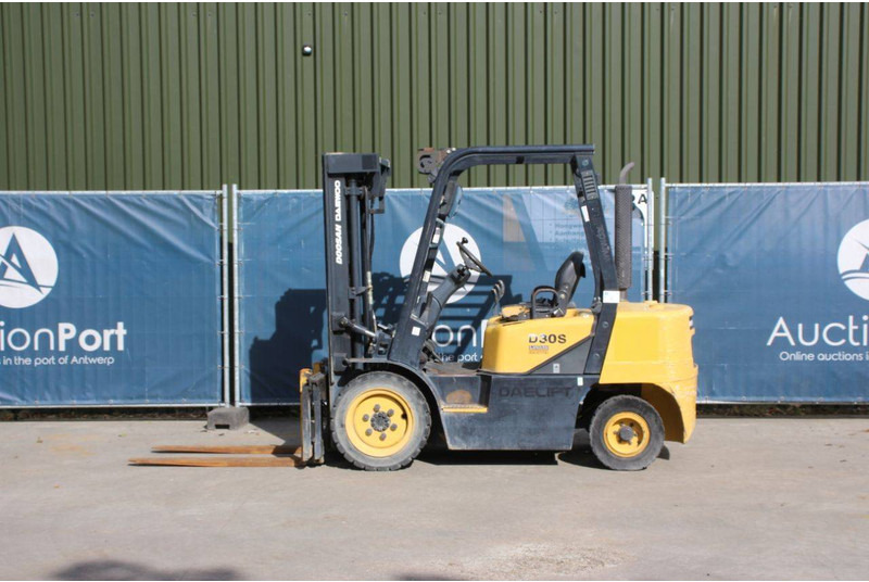 Doosan D30S-3 - Diesel forklift: picture 2 Doosan D30S-3 - Diesel forklift: picture 2