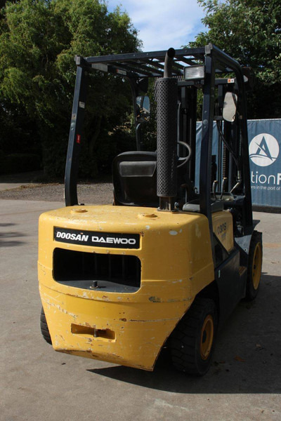 Doosan D30S-3 - Diesel forklift: picture 5 Doosan D30S-3 - Diesel forklift: picture 5