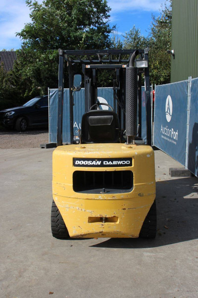 Doosan D30S-3 - Diesel forklift: picture 4 Doosan D30S-3 - Diesel forklift: picture 4