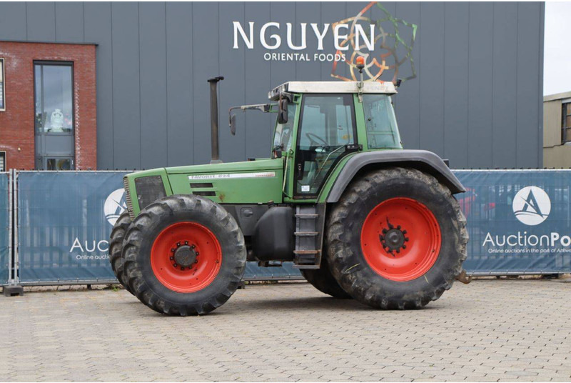 Fendt Favorit 824 - Farm tractor: picture 1 Fendt Favorit 824 - Farm tractor: picture 1
