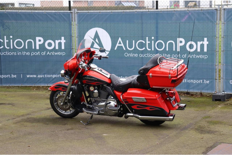 Harley-Davidson Ultra Classic CVO - Motorcycle: picture 3 Harley-Davidson Ultra Classic CVO - Motorcycle: picture 3