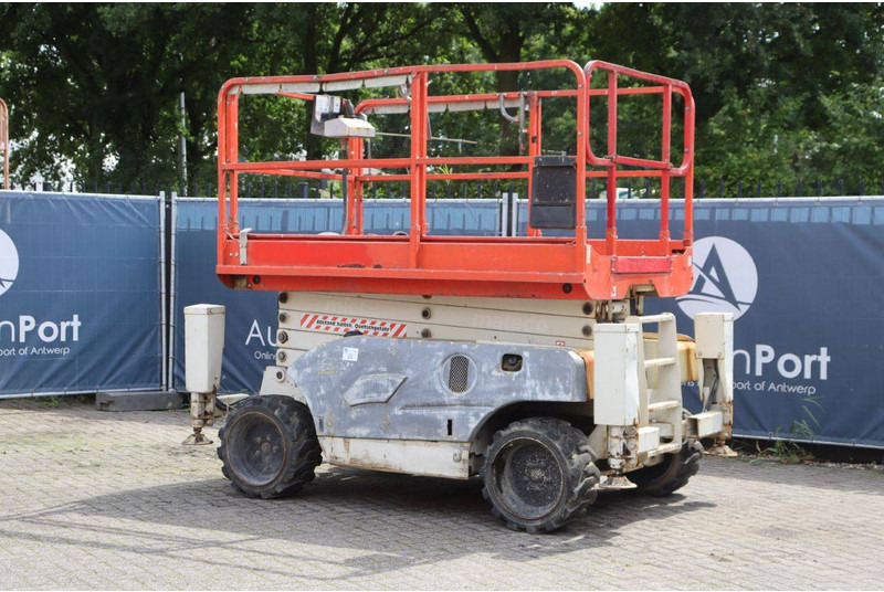 Haulotte Compact 12DX - Scissor lift: picture 3 Haulotte Compact 12DX - Scissor lift: picture 3