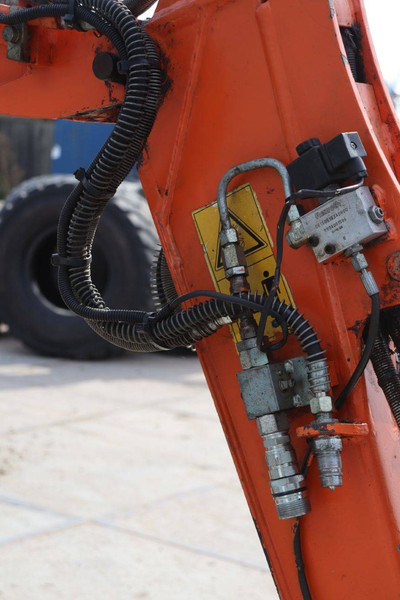 Mini excavator Hitachi ZX17U: picture 17