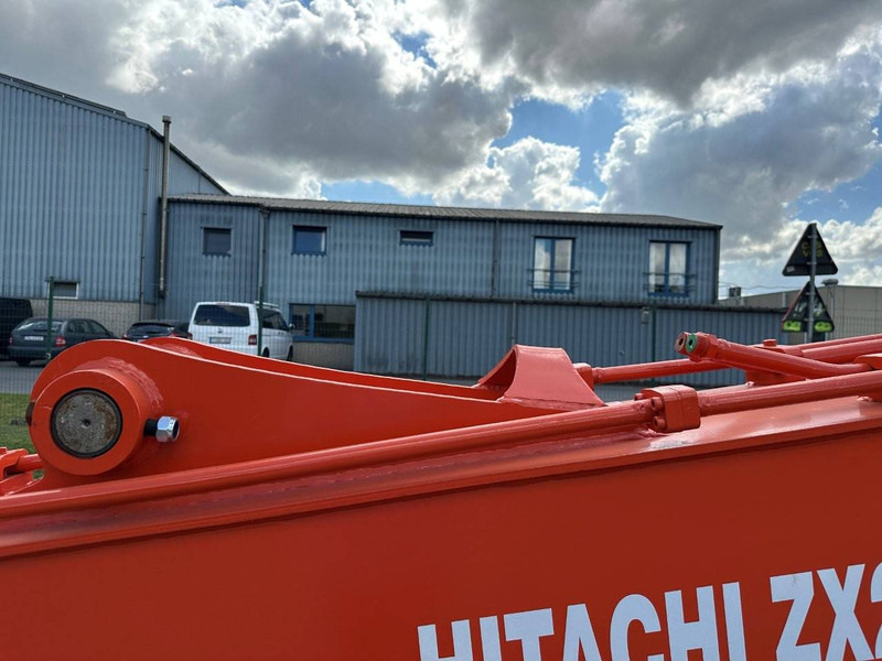 New Water pump Hitachi ZX200 long reach: picture 10