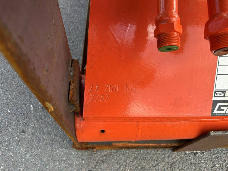 New Water pump Hitachi ZX200 long reach: picture 8