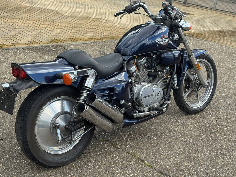 Honda Magna VF750C - Motorcycle: picture 2 Honda Magna VF750C - Motorcycle: picture 2