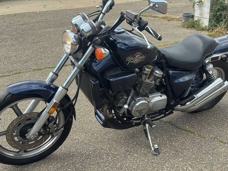 Honda Magna VF750C - Motorcycle: picture 1 Honda Magna VF750C - Motorcycle: picture 1