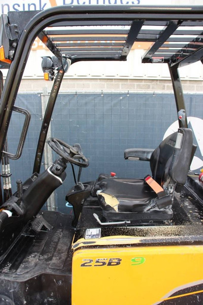 Electric forklift Hyundai 25B-9: picture 18